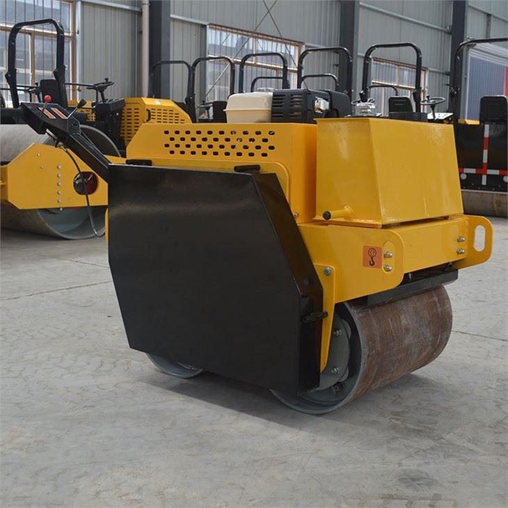4 small gasoline road roller